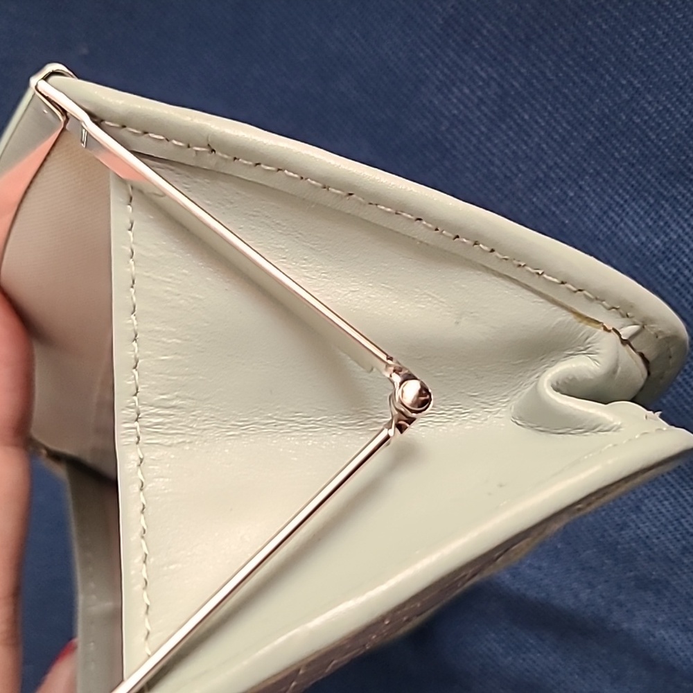 Wilsons Leather - croc embossed leather bundle coin pouch & checkbook holder - Picture 13 of 14